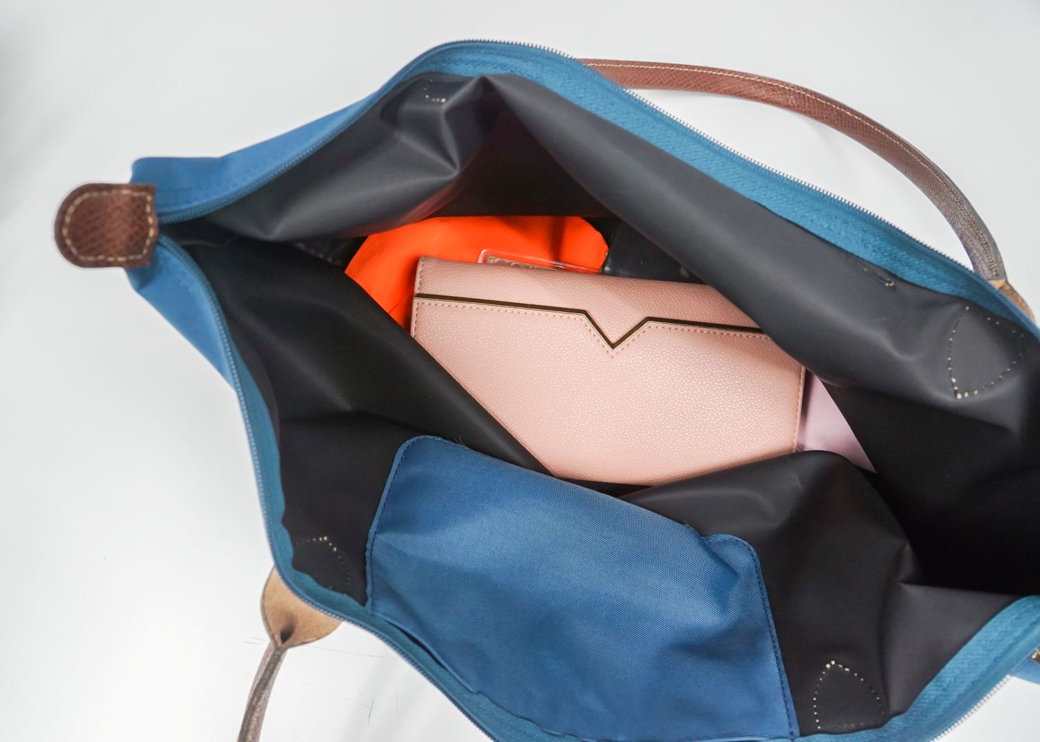 Nylon 70: leveza e resistência para bolsas e forros de jaquetas de alta performance